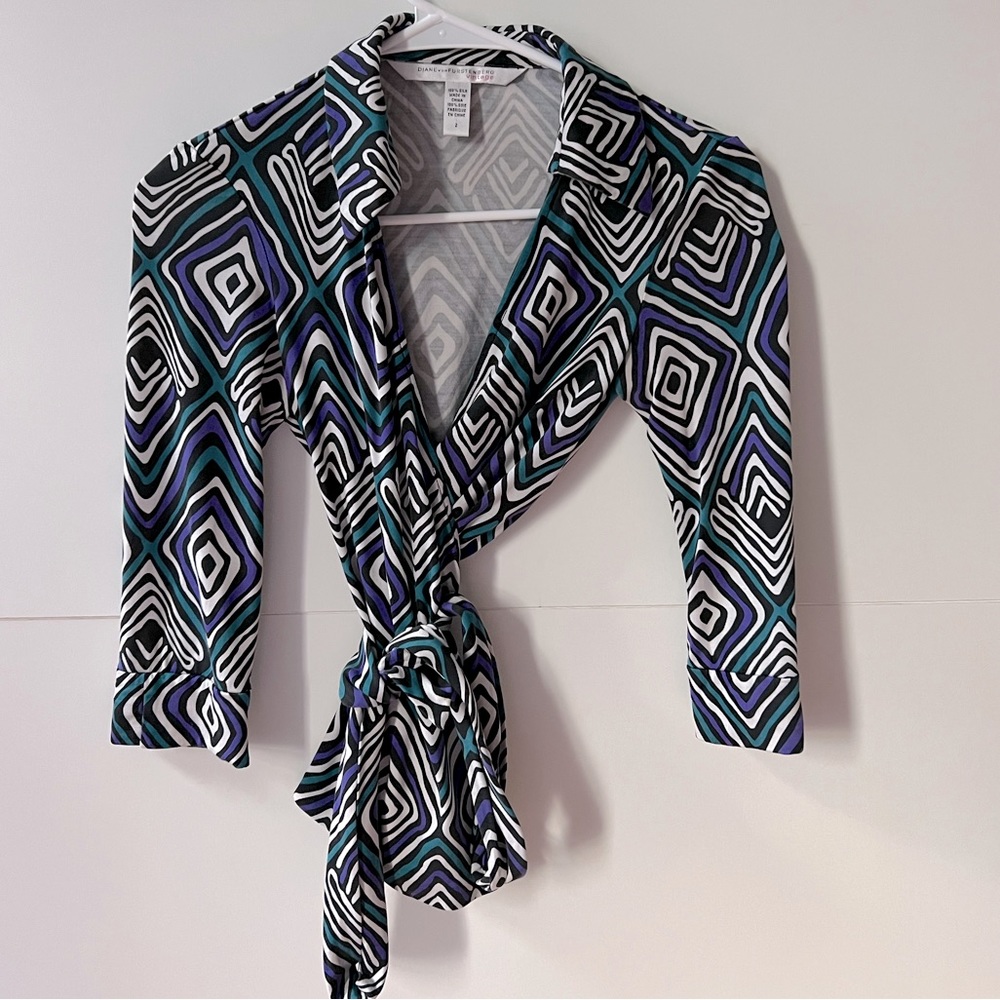 DVF Vintage Silk Wrap Top Size 2. Preowned but excellent condition